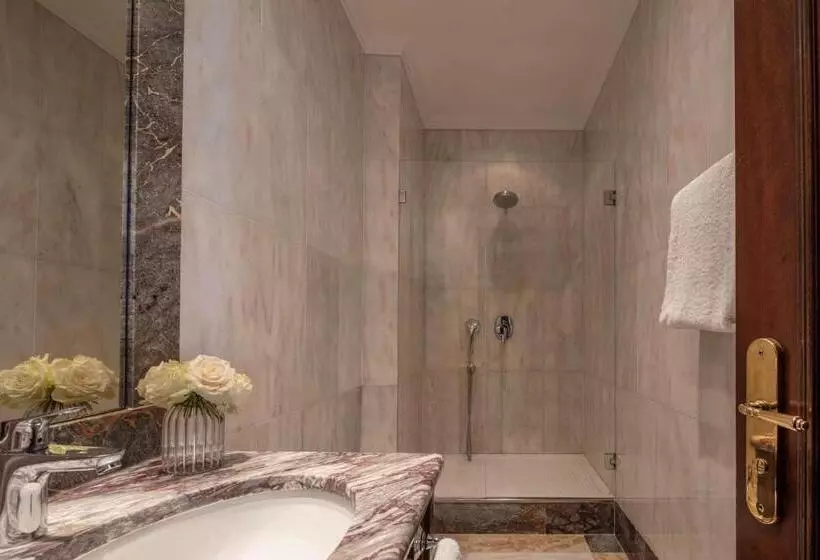 Camera Premium con Terrazza, Anantara Palazzo Naiadi Rome Hotel   A Leading Hotel Of The World