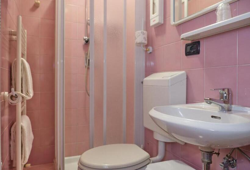 اتاق اکونومی, Atlantide