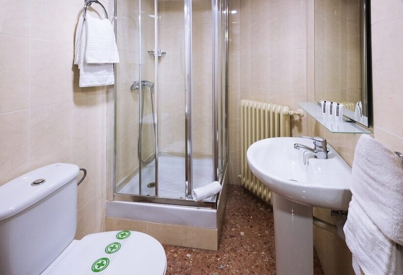 اتاق استاندارد سه نفره, Catalunya Express