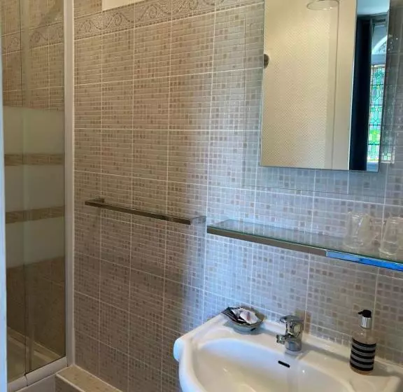 Standard-huone Puutarhanäkymä, Chambres D Hôtes & Spa Les Perce Neige