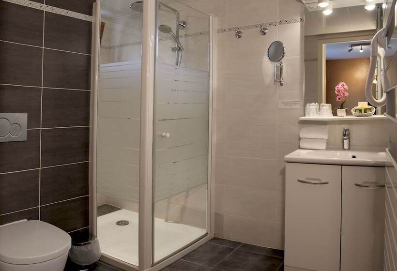 اتاق استاندارد سه نفره, Du Cret Rond