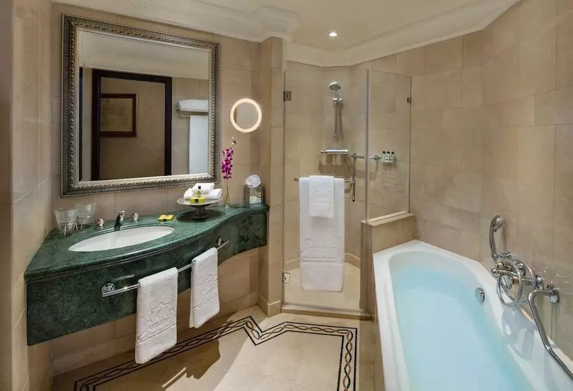 اتاق پرمیوم با چشم‌انداز دریا, Intercontinental Phoenicia Beirut, An Ihg