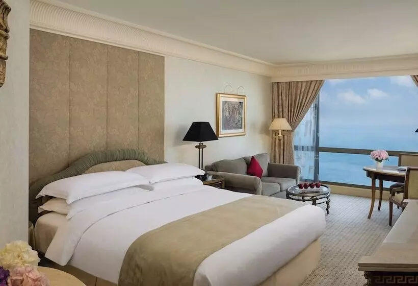 اتاق پرمیوم با چشم‌انداز دریا, Intercontinental Phoenicia Beirut, An Ihg
