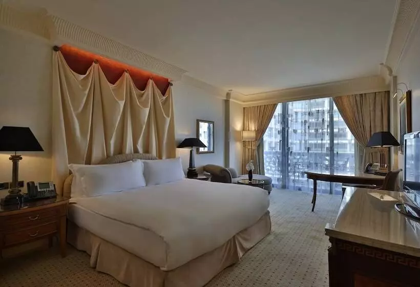 اتاق پرمیوم با چشم‌انداز دریا, Intercontinental Phoenicia Beirut, An Ihg