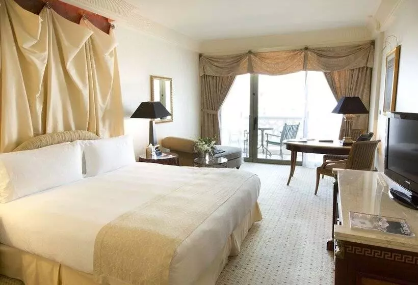 اتاق پریمیوم با بالکن, Intercontinental Phoenicia Beirut, An Ihg