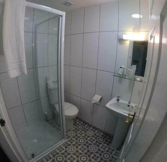 Quarto Familiar, The Danescourt