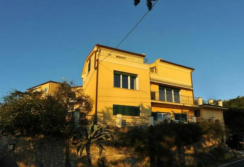 スイート, Il Golfo Artisti E Poeti Villa Thea