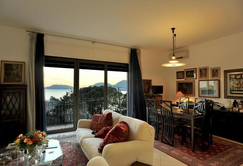 스위트, Il Golfo Artisti E Poeti Villa Thea