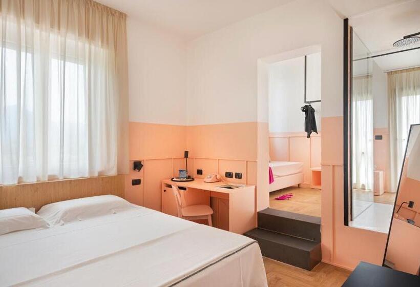 סוויטת ג'וניור עם טרסה, Re Versiliana