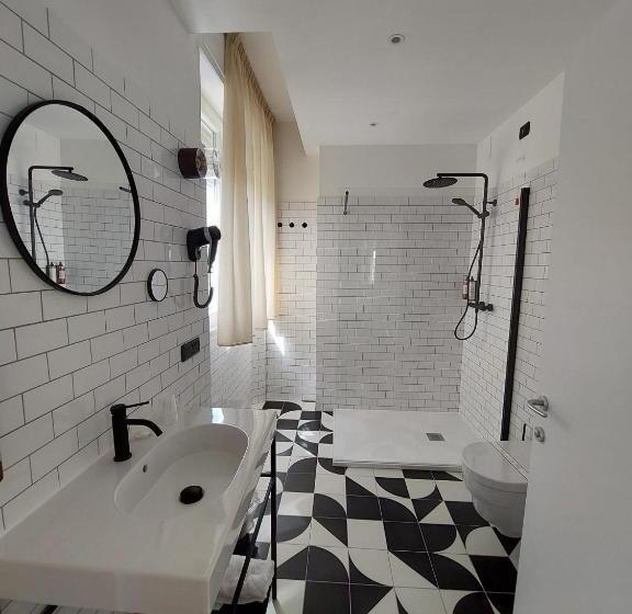 Family Suite, Re Versiliana