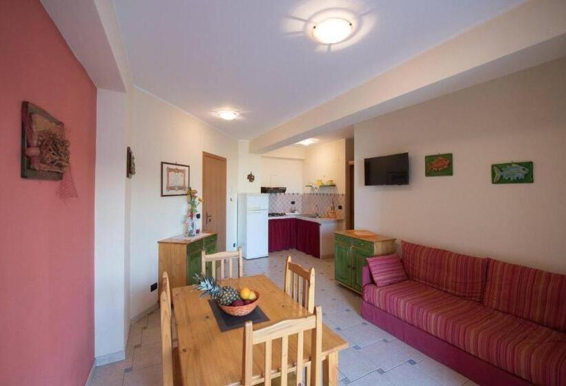 带海景标准四人间, B&b La Sirena