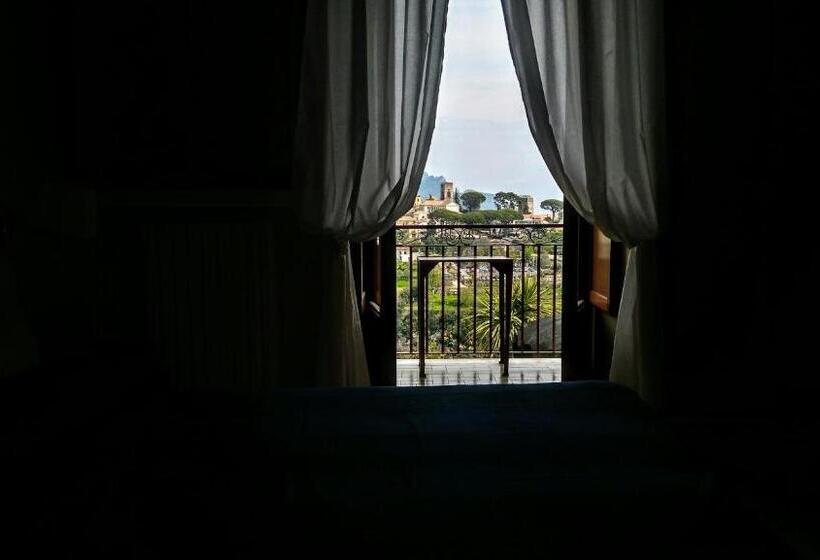 스탠다드 트리플 발코니 룸, Ravello View