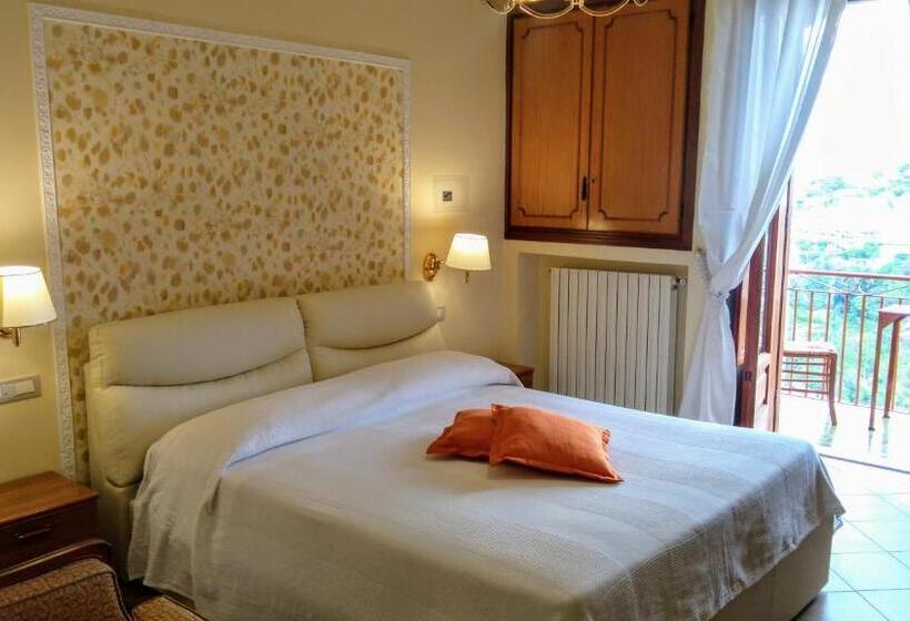 스탠다드 트리플 발코니 룸, Ravello View