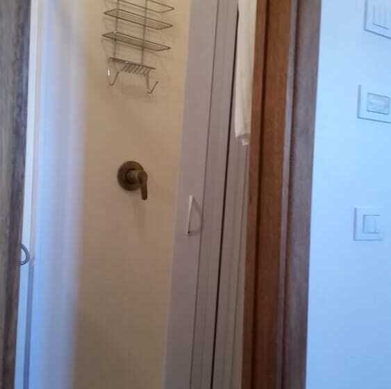 غرفة أساسية, La Torre Rossa