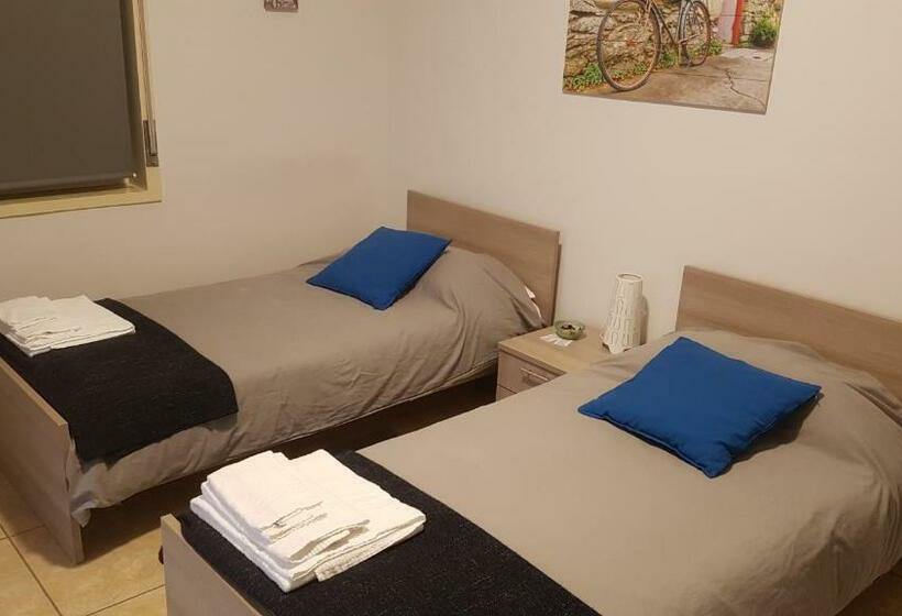 غرفة قياسية, Etna Parking