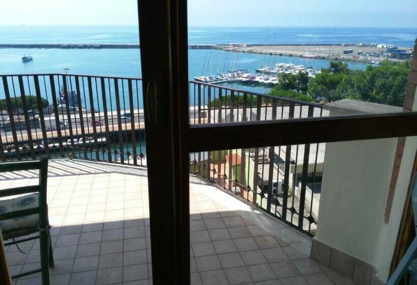 带大床的豪华间, Guest House Domus Cicerone