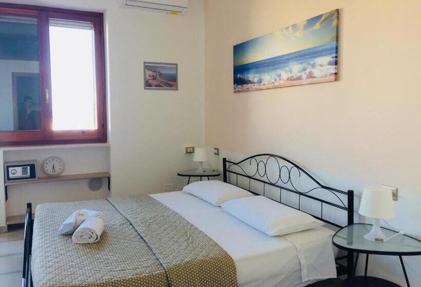 バルコニー付きスタンダードルーム, B&b Pizzomunno E Cristalda Rooms