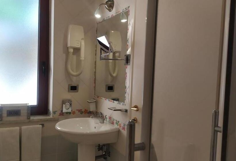 キングサイズベッドのスタンダードルーム, La Contessa B&b