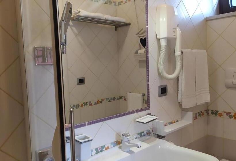 キングサイズベッドのスタンダードルーム, La Contessa B&b