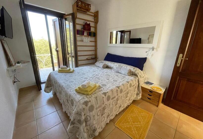 חדר סטנדרט עם מרפסת, Suite Cucinino, Bagno, Ingresso Indipendente In Villa Vìvì