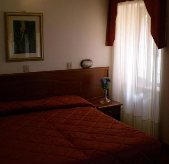 חדר סטנדרט, Cercone