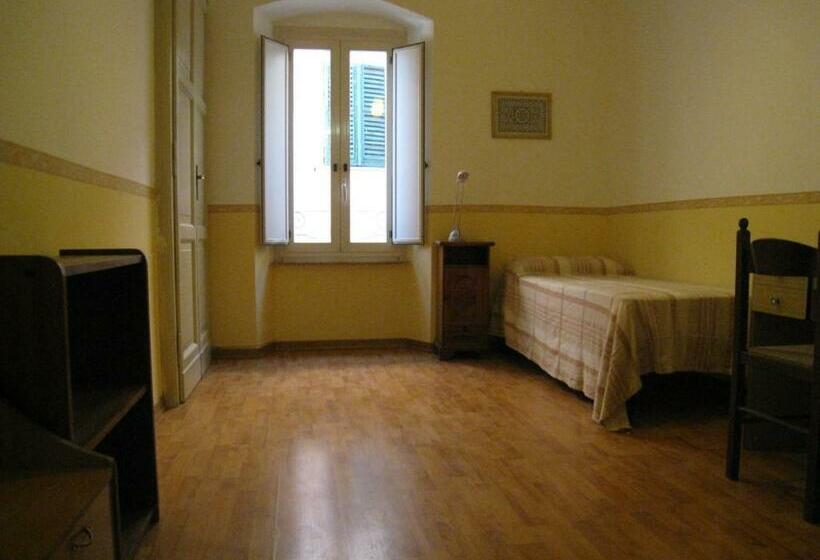 اتاق استاندارد یک تخته با سرویس بهداشتی مشترک, Casa Mariotti