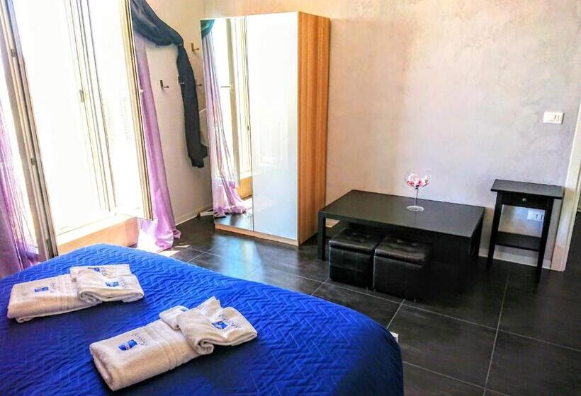 スタンダードトリプルルームの外観-バスルーム, Rooms Gli Arcangeli 2   Affitti Brevi Italia