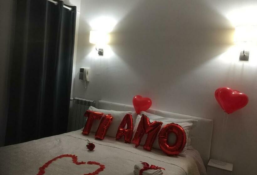 اتاق لوکس با چشم‌انداز دریا, Palese Profumo Di Mare