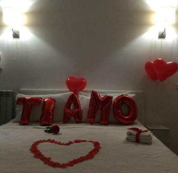 اتاق لوکس با چشم‌انداز دریا, Palese Profumo Di Mare