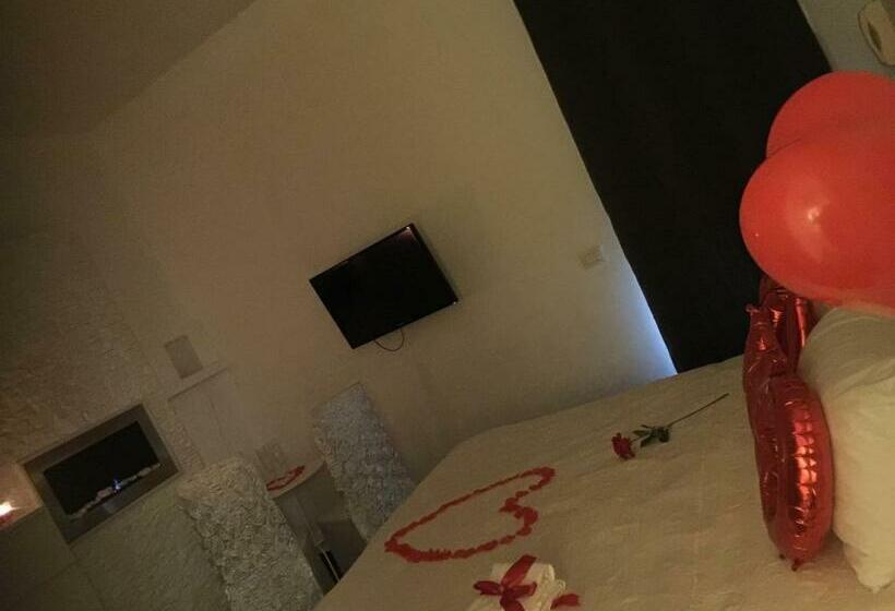 اتاق لوکس با چشم‌انداز دریا, Palese Profumo Di Mare