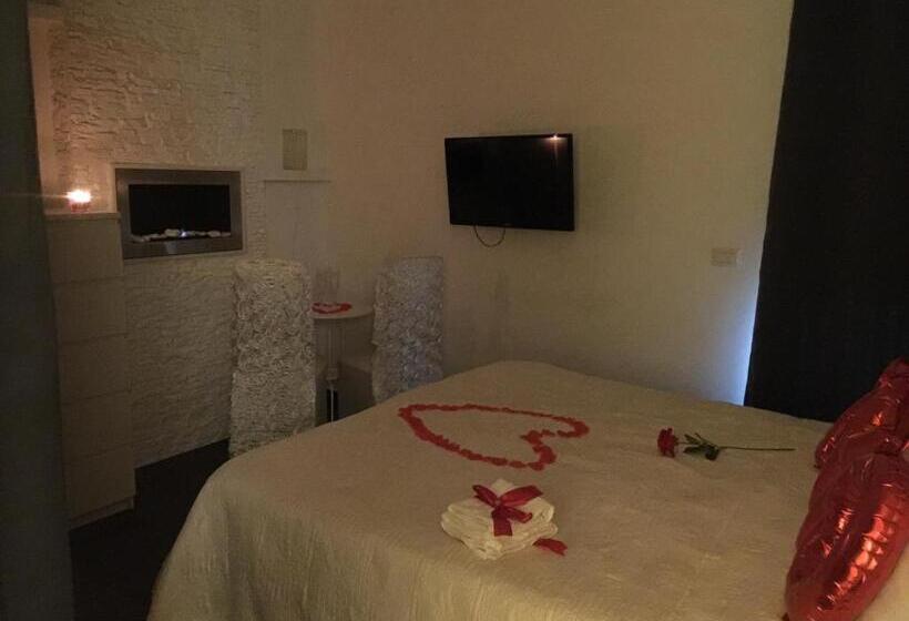 اتاق لوکس با چشم‌انداز دریا, Palese Profumo Di Mare