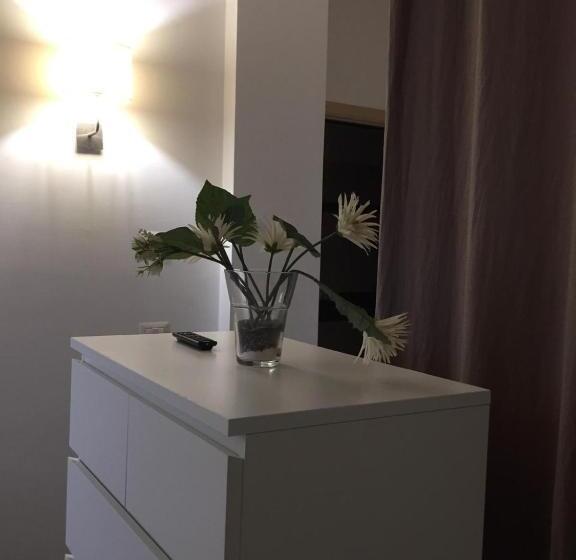 اتاق لوکس با چشم‌انداز دریا, Palese Profumo Di Mare