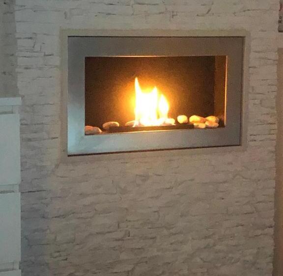 اتاق لوکس با چشم‌انداز دریا, Palese Profumo Di Mare