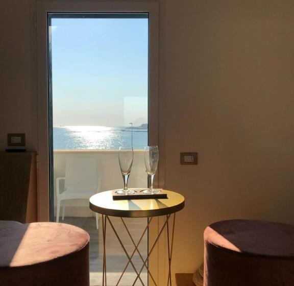 سوئیت با وان آب گرم, Palese Profumo Di Mare