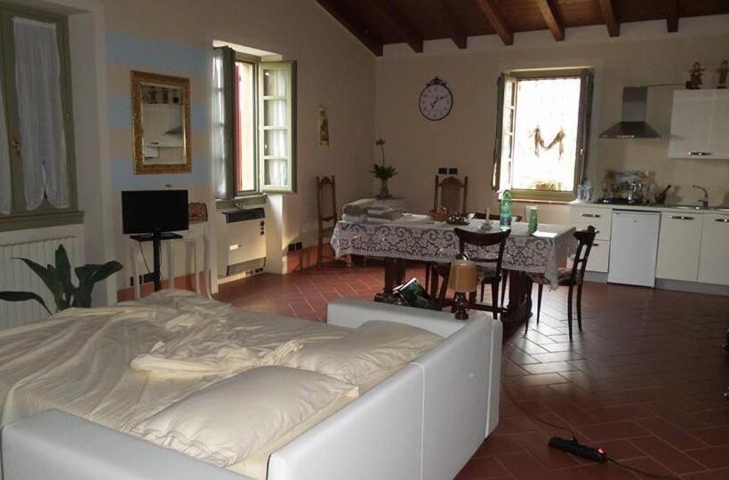 Студио Стандарт Вид на Сад, Cascina Corteprimavera, B&b Del Baliot