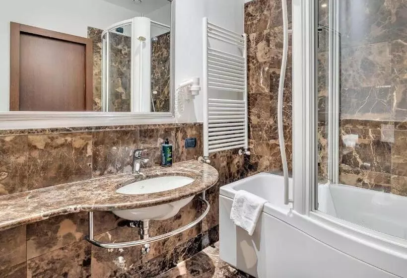 Standard Neljän Hengen Huone, B&b Hotel Bergamo Executive