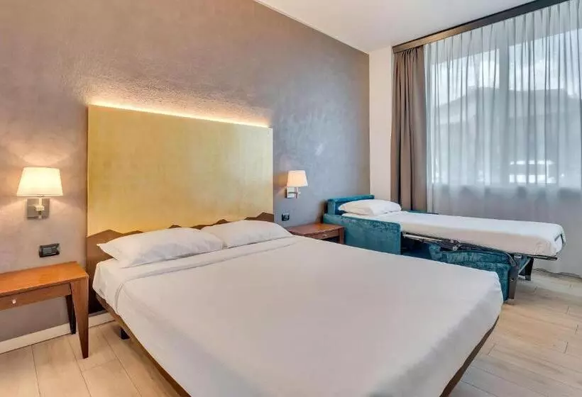 Standard Neljän Hengen Huone, B&b Hotel Bergamo Executive
