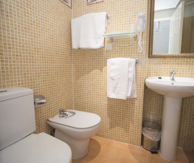 חדר סטנדרט לשלושה, Alba