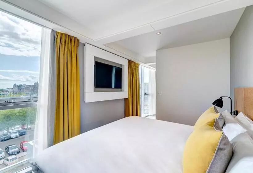 سوییت جونیور, Apex City Quay Hotel & Spa