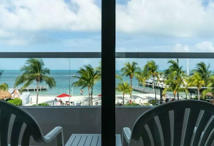 اتاق سوپریور با چشم‌انداز دریا, Cancun Bay All Inclusive