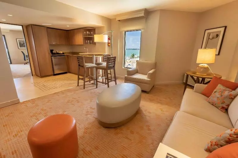 سوئیت با تخت بزرگ, Courtyard By Marriott Isla Verde Beach Resort