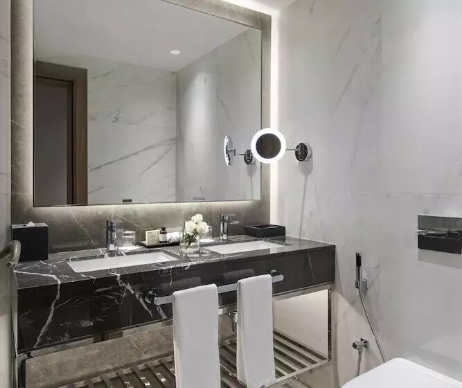キングサイズベッドのスタンダードルーム, Fairmont Dubai