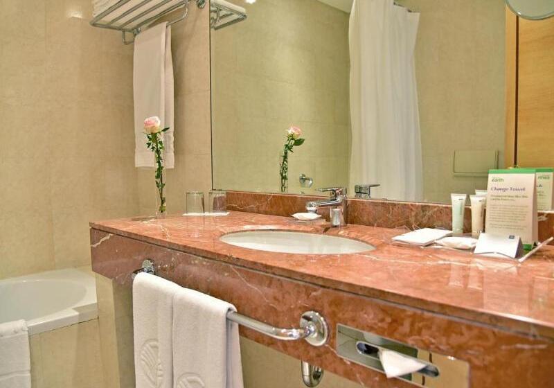 キングサイズベッドのスタンダードルーム, Gefinor Rotana – Beirut