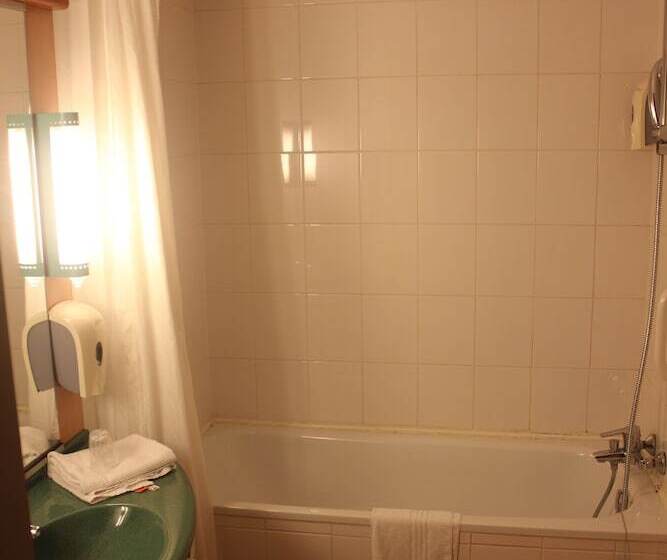 חדר סטנדרט לשלושה, B&b Hotel Mons Gare