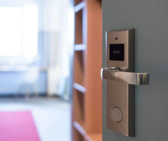 חדר סטנדרט לשלושה, B&b Hotel Mons Gare