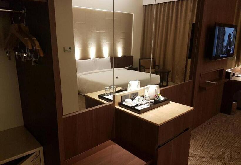 Camera Superiore, Louis Tavern