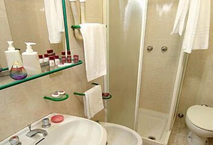 اتاق استاندارد سه نفره, Mistral