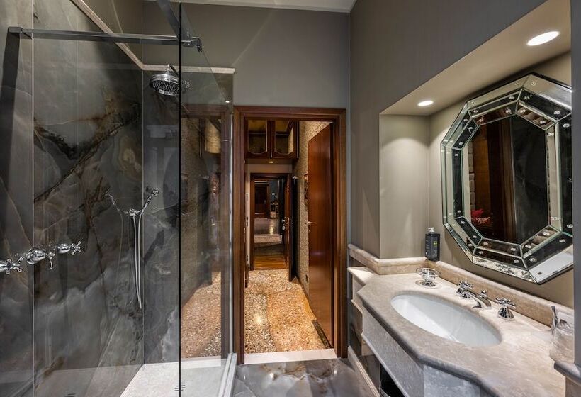 Deluxe Room with Views