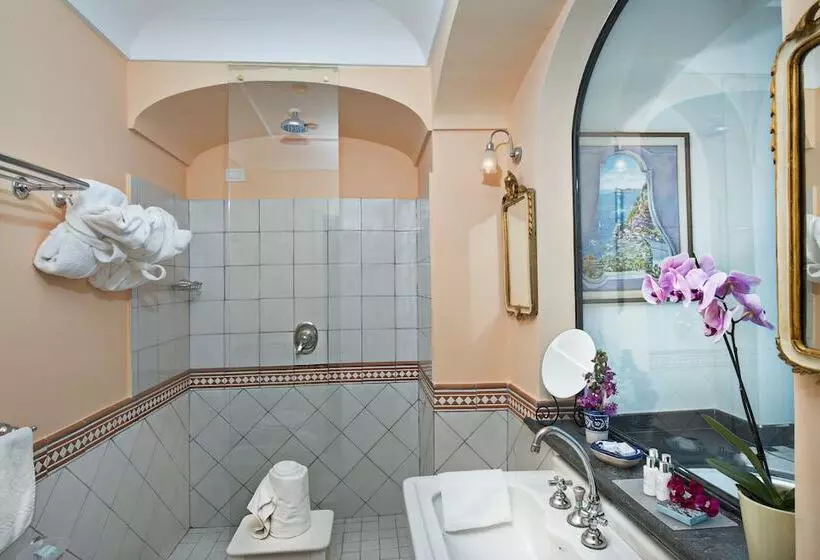 اتاق لوکس با بالکن و چشم‌انداز دریا, Punta Regina