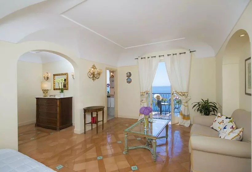 اتاق لوکس با بالکن و چشم‌انداز دریا, Punta Regina